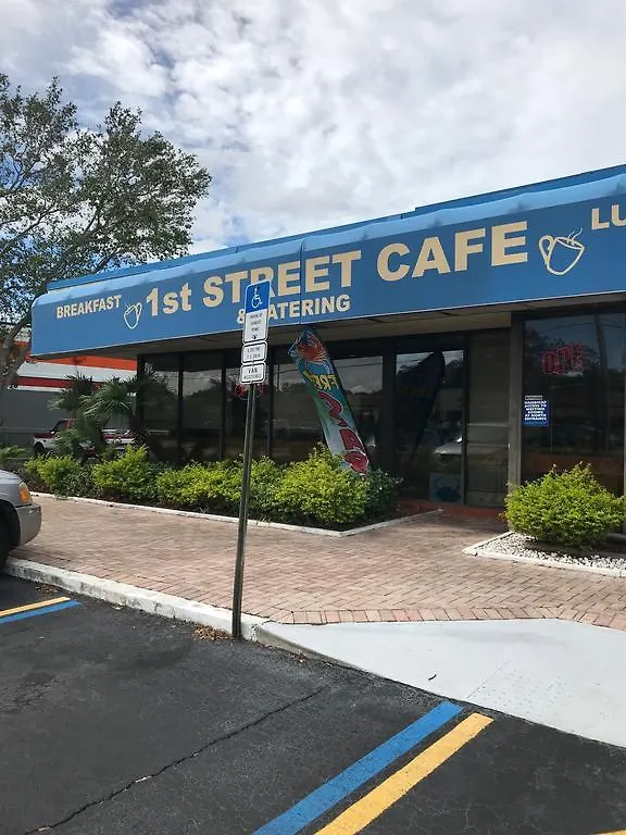 Days Inn By Wyndham Bradenton - Near The Gulf Hotel
